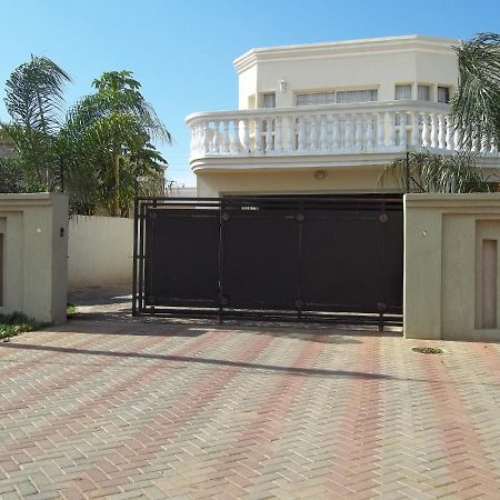 Carlcyn Homestay กาโบโรเน ภายนอก รูปภาพ