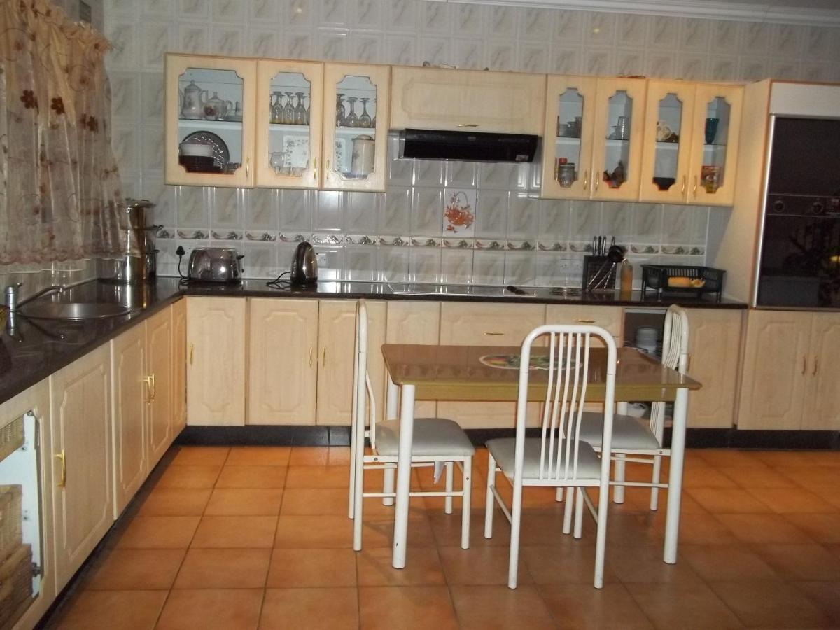 Carlcyn Homestay กาโบโรเน ภายนอก รูปภาพ