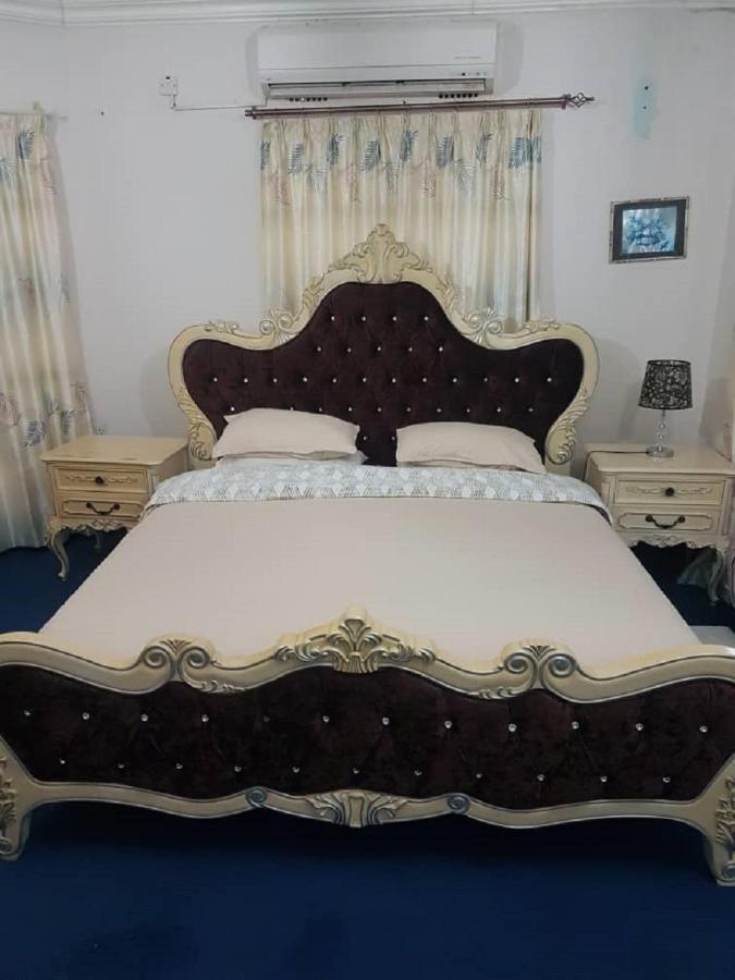 Carlcyn Homestay กาโบโรเน ภายนอก รูปภาพ