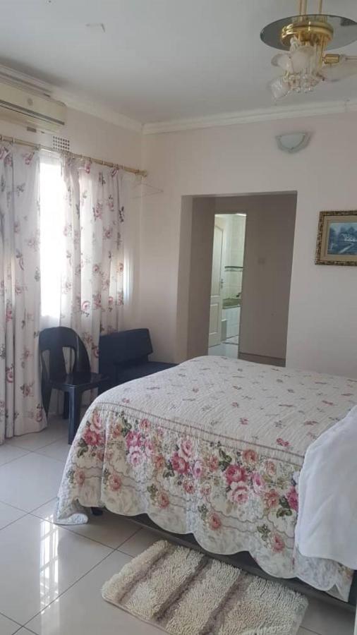 Carlcyn Homestay กาโบโรเน ภายนอก รูปภาพ