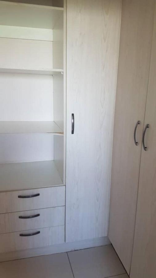 Carlcyn Homestay กาโบโรเน ภายนอก รูปภาพ