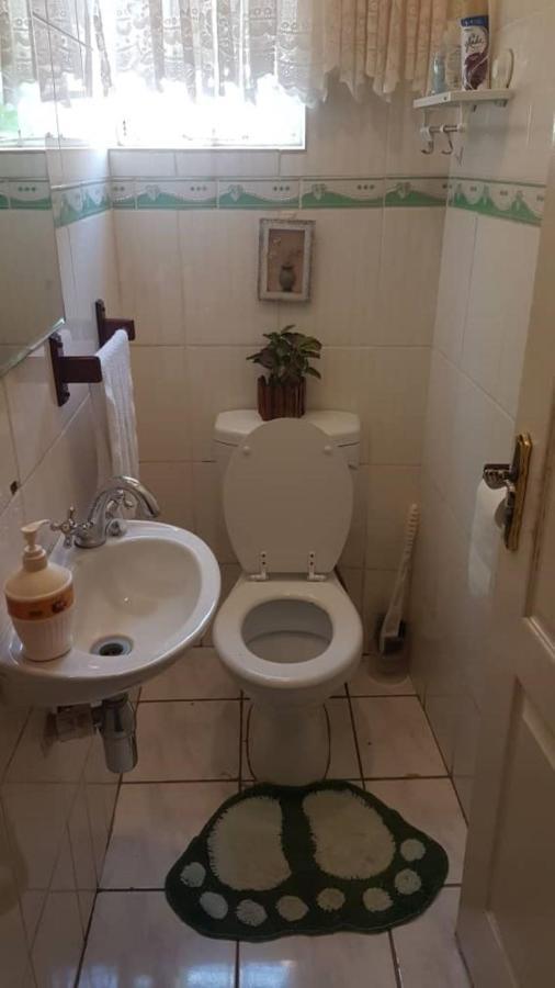 Carlcyn Homestay กาโบโรเน ภายนอก รูปภาพ