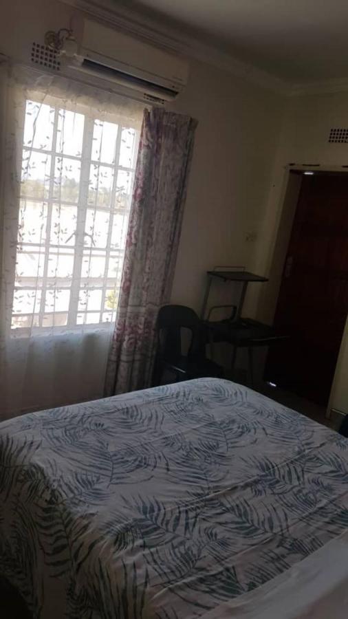 Carlcyn Homestay กาโบโรเน ภายนอก รูปภาพ