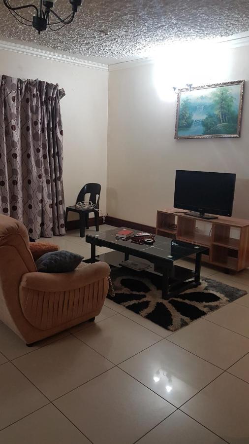 Carlcyn Homestay กาโบโรเน ภายนอก รูปภาพ