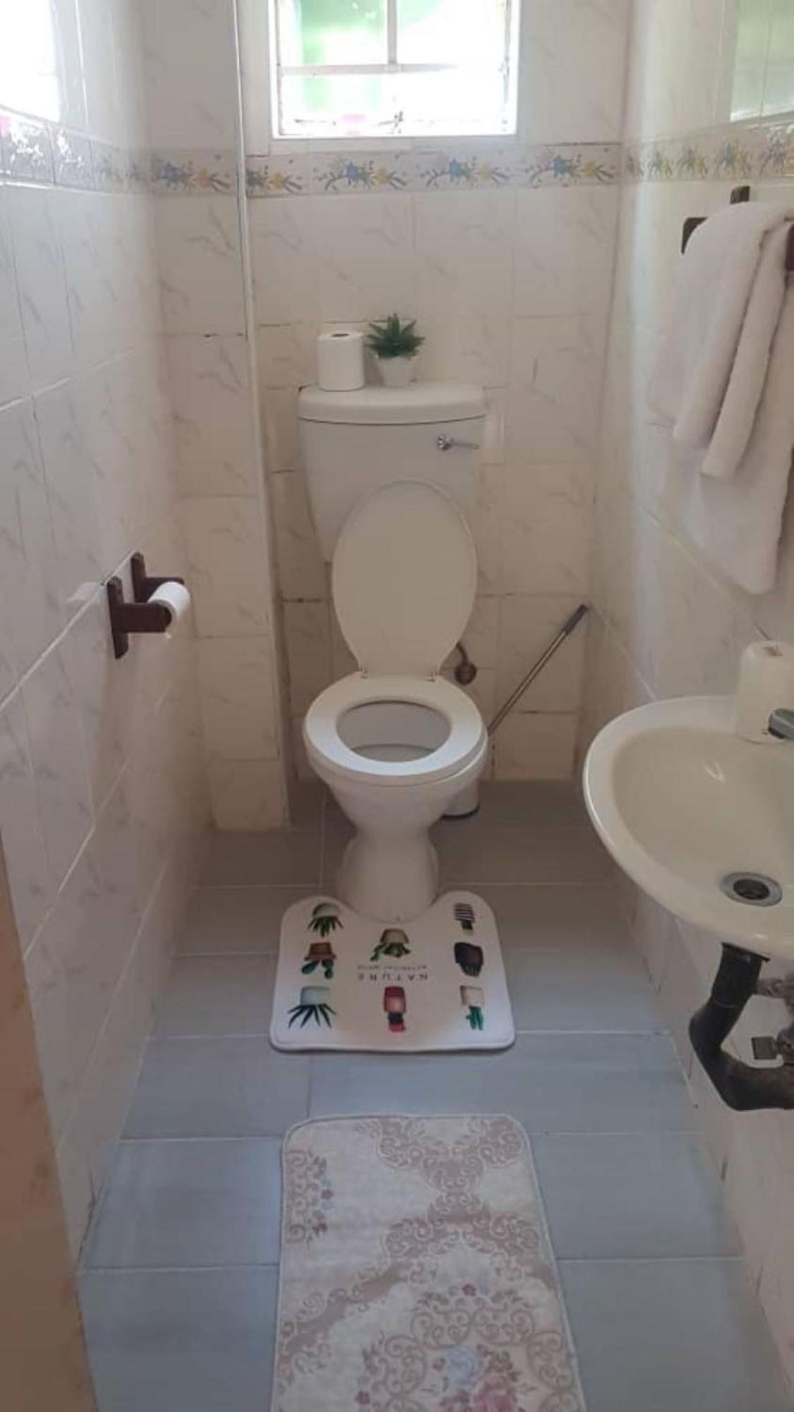 Carlcyn Homestay กาโบโรเน ภายนอก รูปภาพ