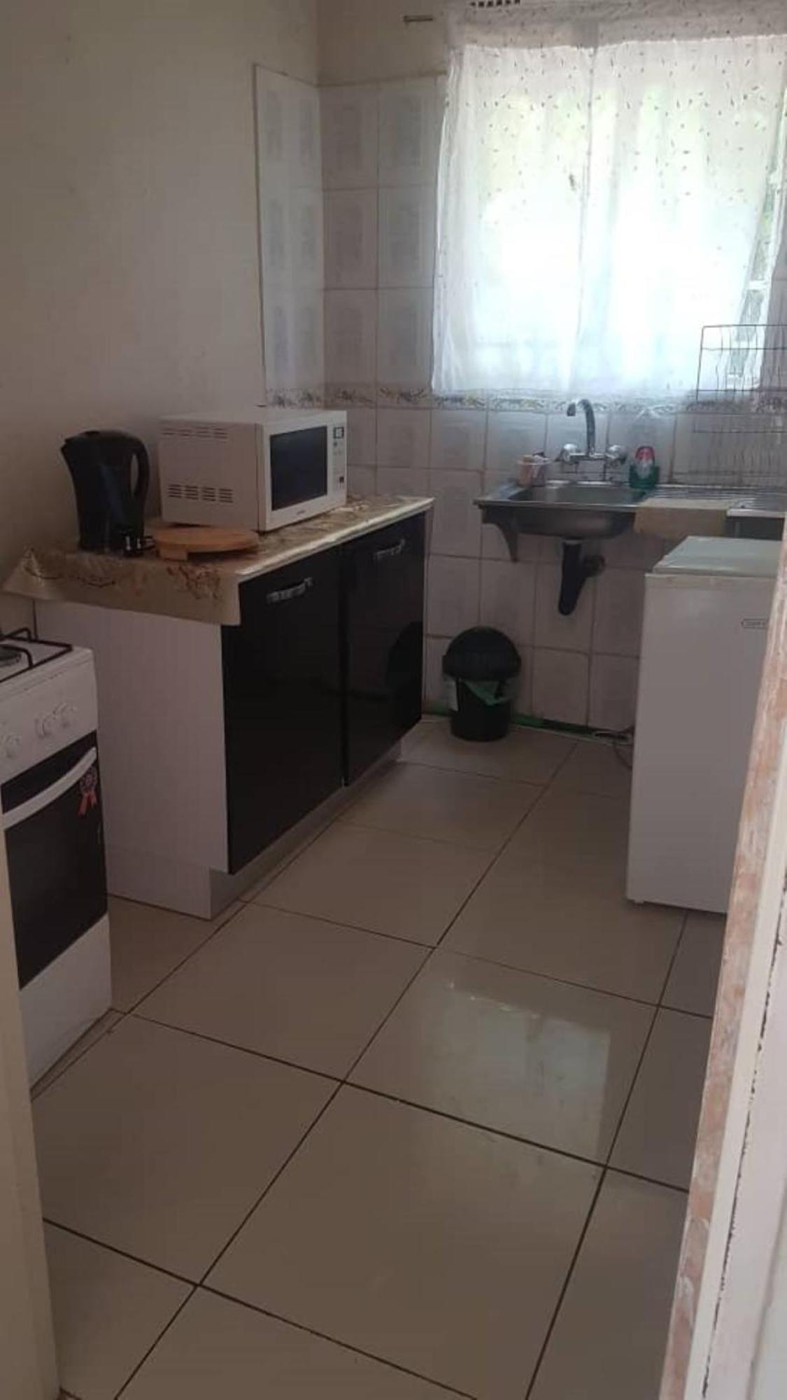 Carlcyn Homestay กาโบโรเน ภายนอก รูปภาพ